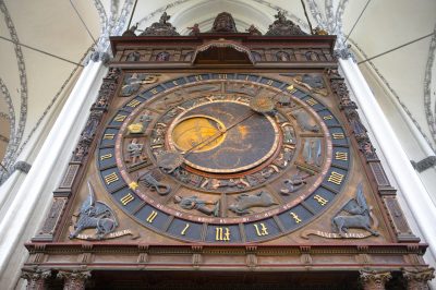 St.-Marien-Kirche, Astronomische Uhr, oberer Teil